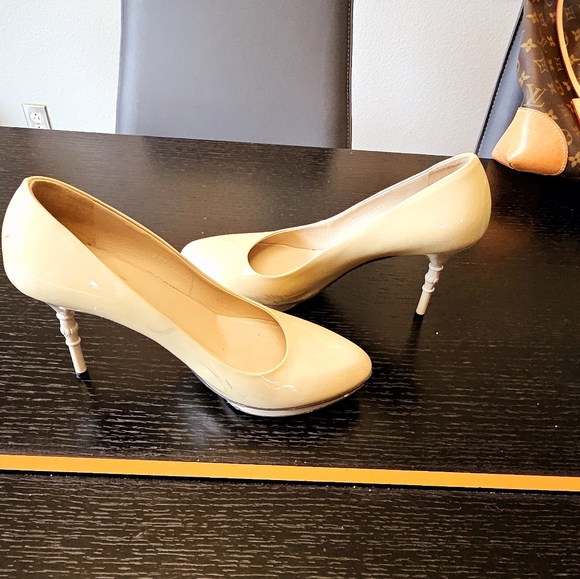 GUCCI HEELS - Picture 5 of 15